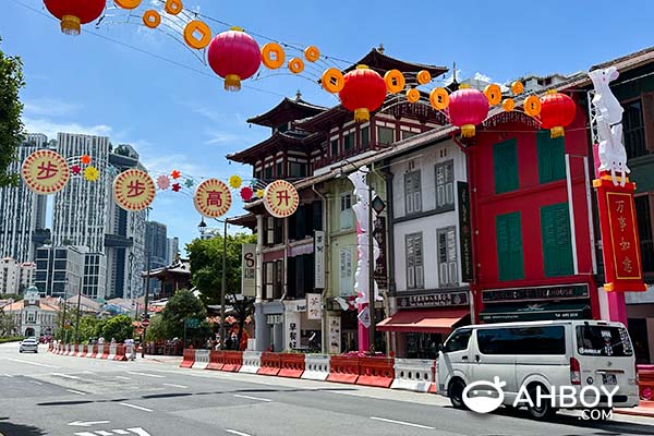 Where to go during CNY 2023 in Singapore - Festive decorations along the streets in Chinatown